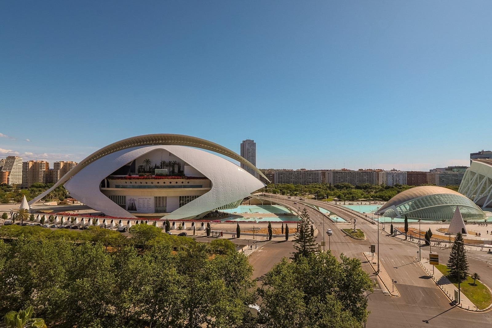 Penthouse Vibe In An Architectural Gem