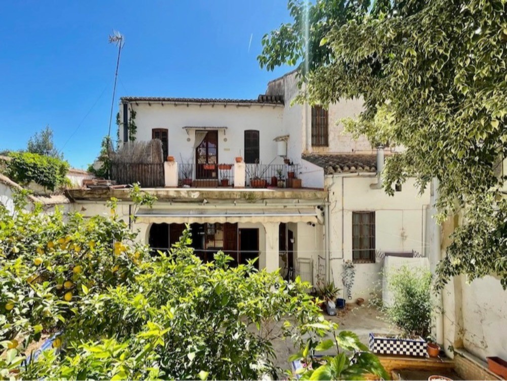 Huge Town House in Rocafort